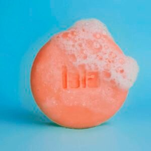 Сухий кондиціонер для прямого волосся з екстрактом льону, морських водоростей, рициновою олією Lola Cosmetics Condicionador em Barra Lisos 65 г