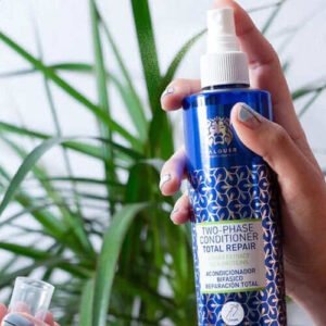 Професійний спрей-кондиціонер для відновлення пошкодженого волосся з екстрактами бавовни та зелених водоростей Valquer Two-Phase Conditioner Total Repir 300ml