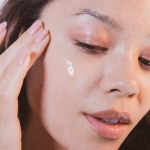 Біолюмін сироватка з вітаміном С, молочною кислотою, екстрактом квіток софори японськоі, насінням чіа Dermalogica Biolumin C-serum 30ml