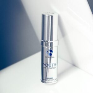 Омолоджувальний крем для повік та шкіри навколо очей 
з гіалур. кислотою (15%), пептидами, гідроліз. протеїнами пшениці та сої, віт. C, K та B5 IS CLINICAL Youth Eye Complex 15g