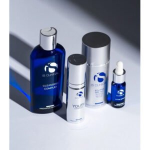 Набір для омолодження IS CLINICAL Pure Renewal Collection з 4 продуктами: гель, багатофункціональна сироватка, омолоджувальний крем, сонцезахисний крем