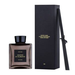 Парфумований дифузор з ароматом бобів тонка, ванілі, іланг-ілангу, персика, троянди POETRY HOME Silence In Florence (cube) 250ml