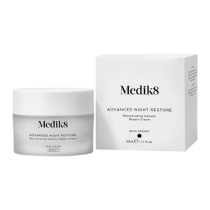 Омолоджувальний мультикерамідний нічний крем для обличчя з пептидами, екстрактами ягід саскатун та плодів пітайї Medik8 Advanced Night Restore 50ml