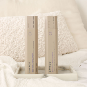 Тонуючий шампунь для світлого волосся з додаванням фіолетового пігменту та екстрактом ромашки, фіалки Davroe Blonde Senses Platinum Shampoo 325ml