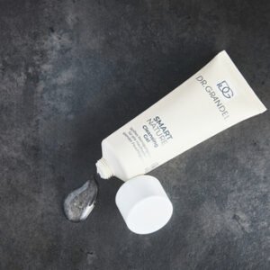 Ніжний очищувальний гель з екстрактом чорного вівса та вітаміну Е для всіх типів шкіри, включаючи чутливу Dr. Grandel Smart Nature Cleansing Gel 200ml